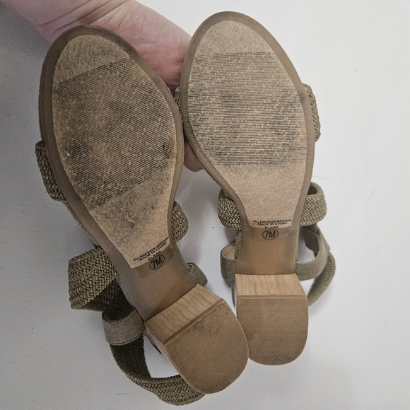 Solanz Green Strappy Low Heel! - Picture 2 of 4